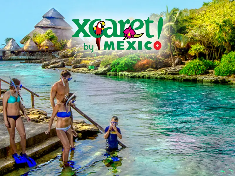 Excursão Xcaret Plus México - Família a fazer snorkel num rio subterrâneo de águas azuis no parque Xcaret