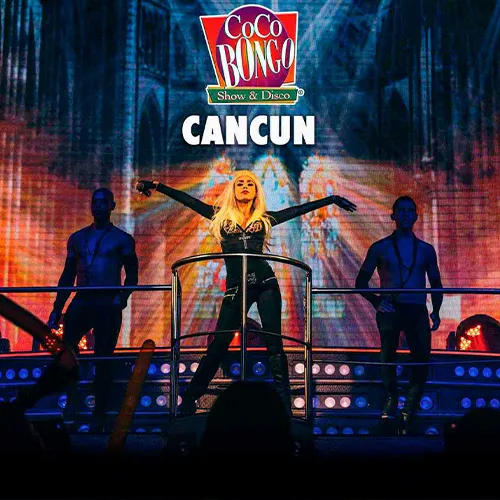 Coco Bongo Cancún Show - Artista feminina em palco com bailarinos e luzes de neón